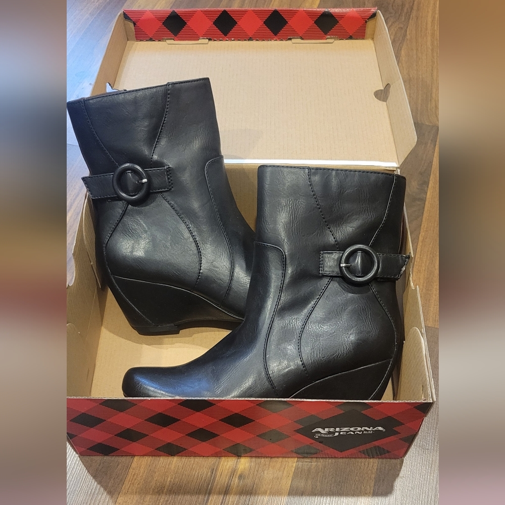 Size 6 black medium ankle booties with buckle. Nwot.